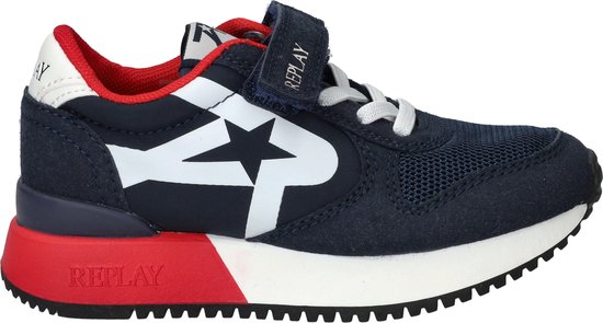 Zijaanzicht van een donkerblauwe Replay sneaker met klittenbandsluiting, witte ster en rode zoolrand.