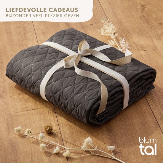 Bedsprei met kussens taupe 160 x 220 cm SHUSH | Gratis Levering Bedsprei met kussens taupe 160 x 220 cm SHUSH | Gratis Levering