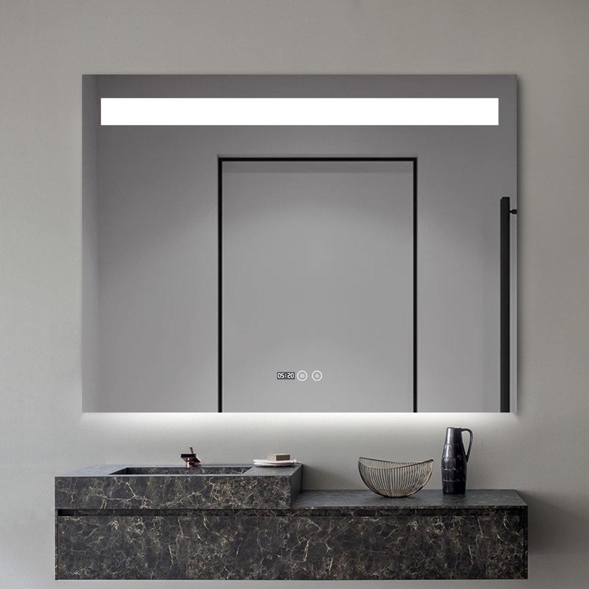 FENOMÉ BADKAMERSPIEGEL CARLA 80x60cm MET DIGITALE KLOK EN TEMPERATUUR LED VERLICHTING EN MAKE UP SPIEGEL MET TOUCH EN DIMBAAR IN 3 STANDEN