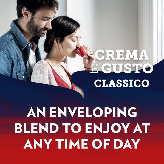 Man en vrouw genieten van koffie met de tekst 'Crema e Gusto Classico' en 'Een omhullende blend'.