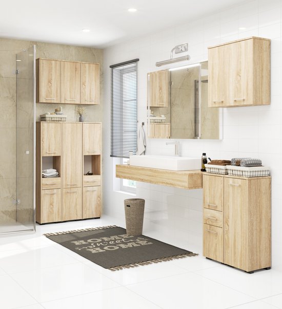 Moderne badkamer met houten kolomkasten, wastafelmeubel, spiegel, douchecabine en wasmachine.