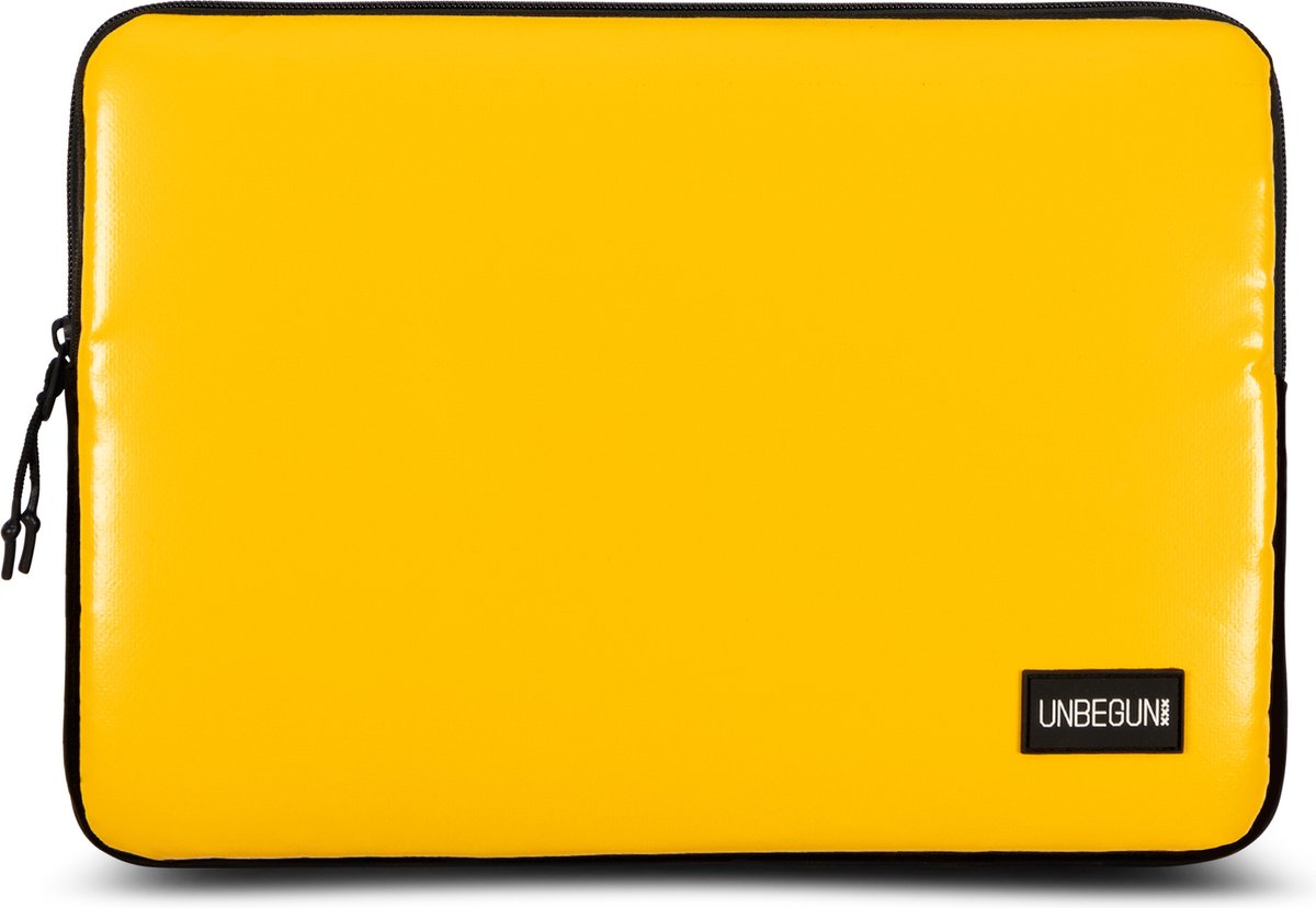 MacBook Air 15 inch case (van gerecycled materiaal) - Gele laptop sleeve/hoes voor de nieuwe MacBook Air 15 inch M2 (2023/2024)