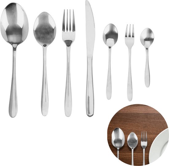 Realistische bestek 3D-vorken en messen of lepels Geïsoleerde metalen