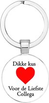Akyol - dikke kus voor de liefste collega sleutelhanger - Collega - medewerkers - inclusief kaart - welkom cadeau - afscheid - leuk kado voor je collega om te geven