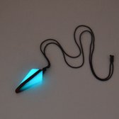 "Power-8® Glow in the Dark Ketting - Oude Hout Hars Energie Sieraad - Verlichte Ketting voor Jongens en Meisjes - Unieke Sierlijke Hanger - Cadeau voor Jongen - Unisex ketting - Kerstcadeau