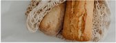Poster Glanzend – Verse Broodjes in Gehaakt Tasje - 150x50 cm Foto op Posterpapier met Glanzende Afwerking