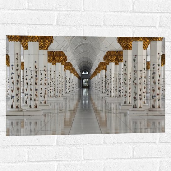 Muursticker - Pilaren met Gouden Details in Witte Tempel - 75x50 cm Foto op Muursticker