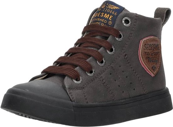 Donkerbruine leren hoge sneaker met veters, rits en een roodbruin logo-embleem.