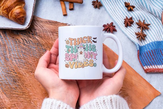 Tasse d'Halloween avec texte : Cuisses épaisses Spooky Vibes | Décoration d'Halloween | Cadeaux drôles | Mug drôle | Tasse de café | Gobelet à café | Tasse à thé | Tasse de thé
