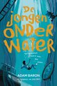 De jongen onder water