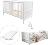 Petite Amélie ® Baby Bed met Matras - Ledikant 70x140 cm - Meegroeibed (0 - 6 jaar) - In 2 Hoogtes Verstelbaar - Eenvoudig om te bouwen tot Peuterbed - Wit