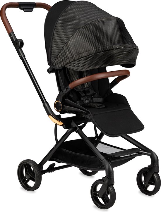 Product: MoMi Wandelwagen - Comfortabele Buggy - Adelle met omkeerbaar zitje & XL Zonnekap - Black-Red (geschikt van 6mnd - 22kg), van het merk Momi