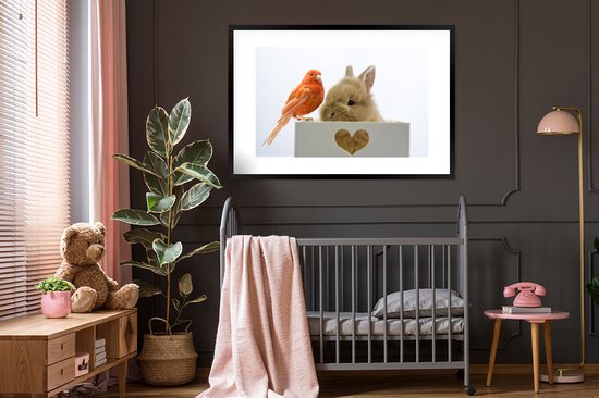 Photo encadrée - Bébé lapin avec un cadre photo oiseau rouge noir avec passe-partout blanc 80x120 120x80 cm - Affiche encadrée (Décoration murale salon / chambre)