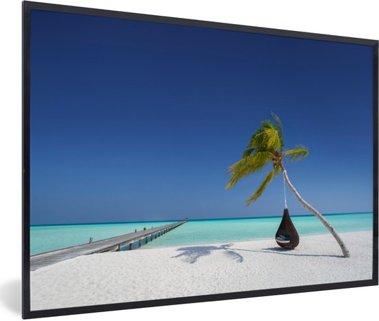 Photo encadrée - Une plage de sable blanc avec un hamac aux Maldives cadre photo noir 120x80 cm - Affiche encadrée (Décoration murale salon / chambre) / Mer et plage