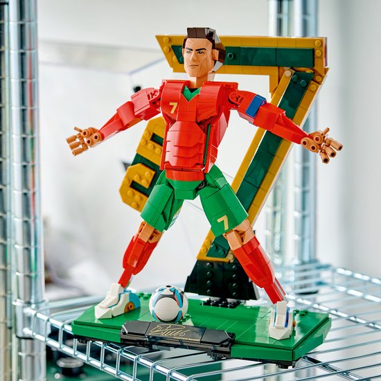 LEGO Editions Cristiano Ronaldo - Légende du Football CR 7 Kit de Construction pour Enfants - 43016