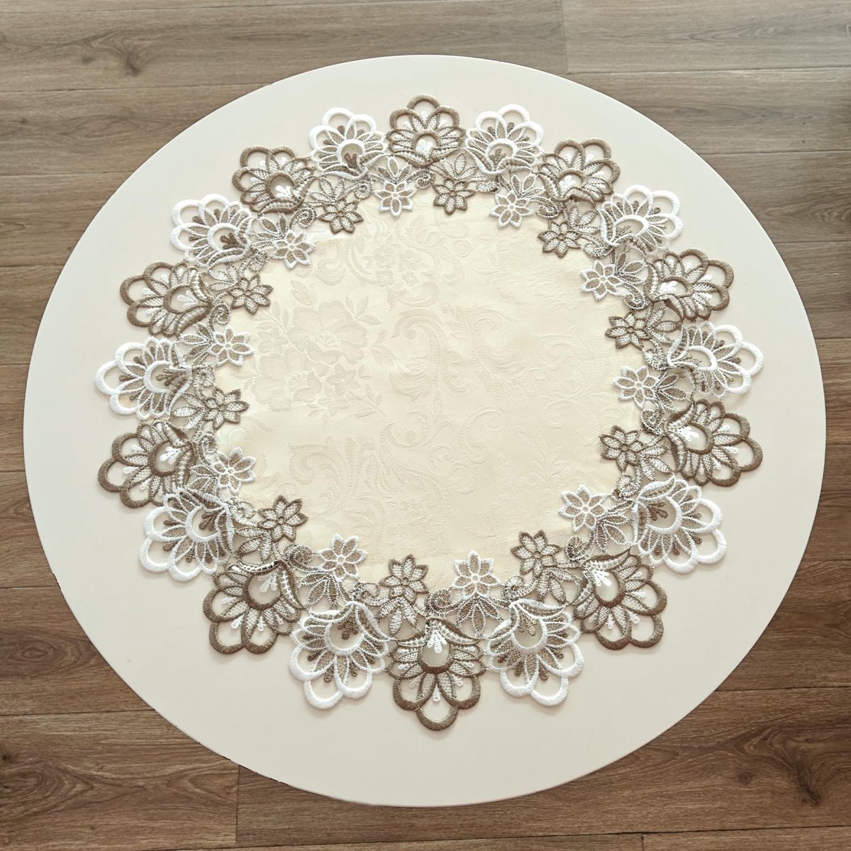Dailygoods - Ronde Beige Linnen Tafelkleed met Kanten Rand 60 cm