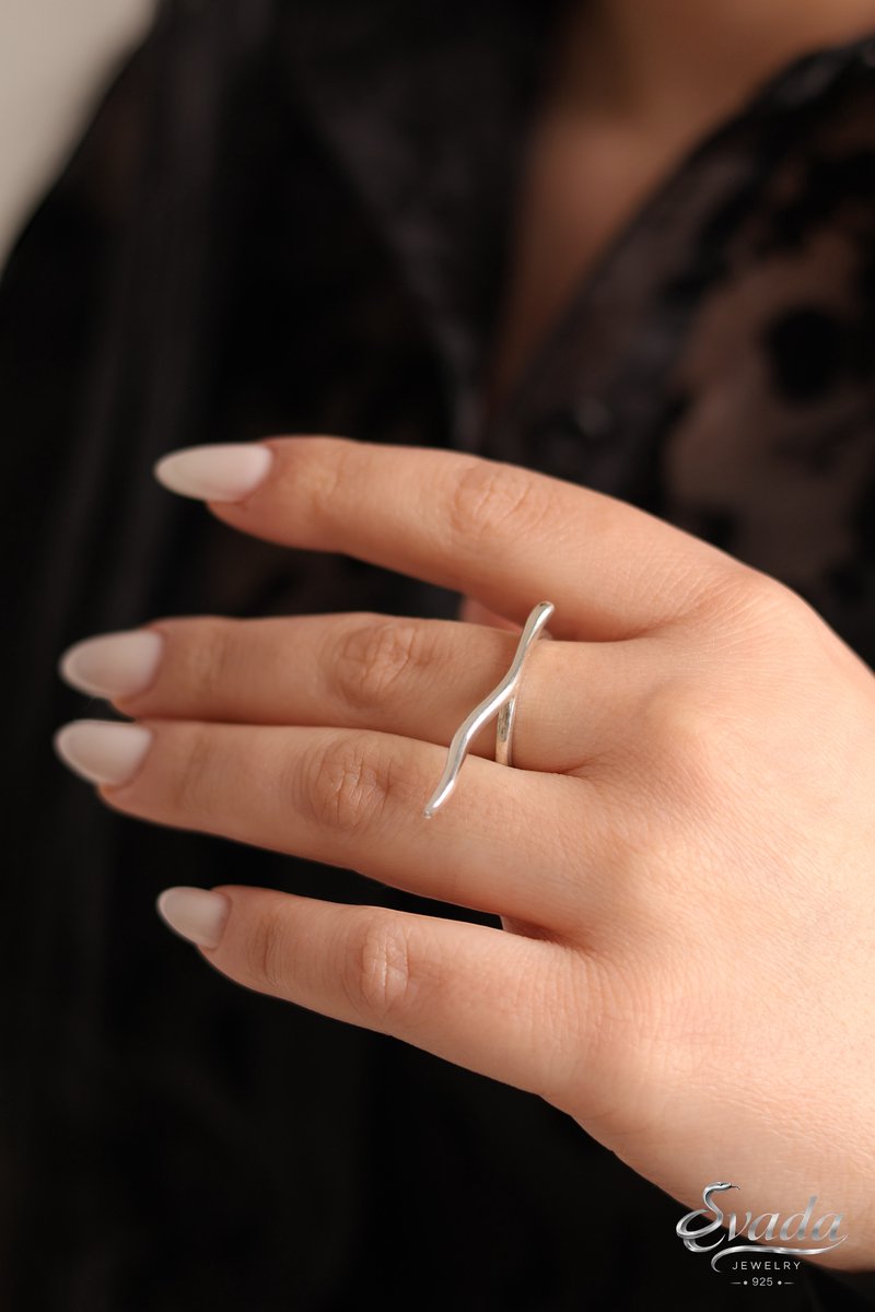 Zilveren ring dames, minimalistische ring zilver, verstelbare ring, 925 sterling zilver ring, handgemaakte ring, moderne ring dames, fijne zilveren ring, cadeau voor haar, elegante ring zilver