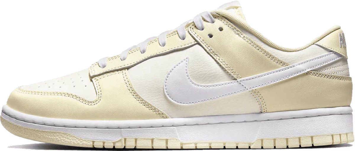 Nike Dunk Low ‘Coconut Milk’ . Wit