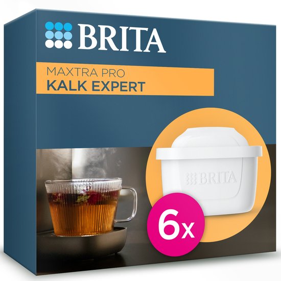 Emballage de 6 filtres à eau Brita Maxtra Pro Kalk Expert. Illustration d'une tasse de thé et d'un filtre à eau. Texte : Brita Maxtra Pro Kalk Expert.