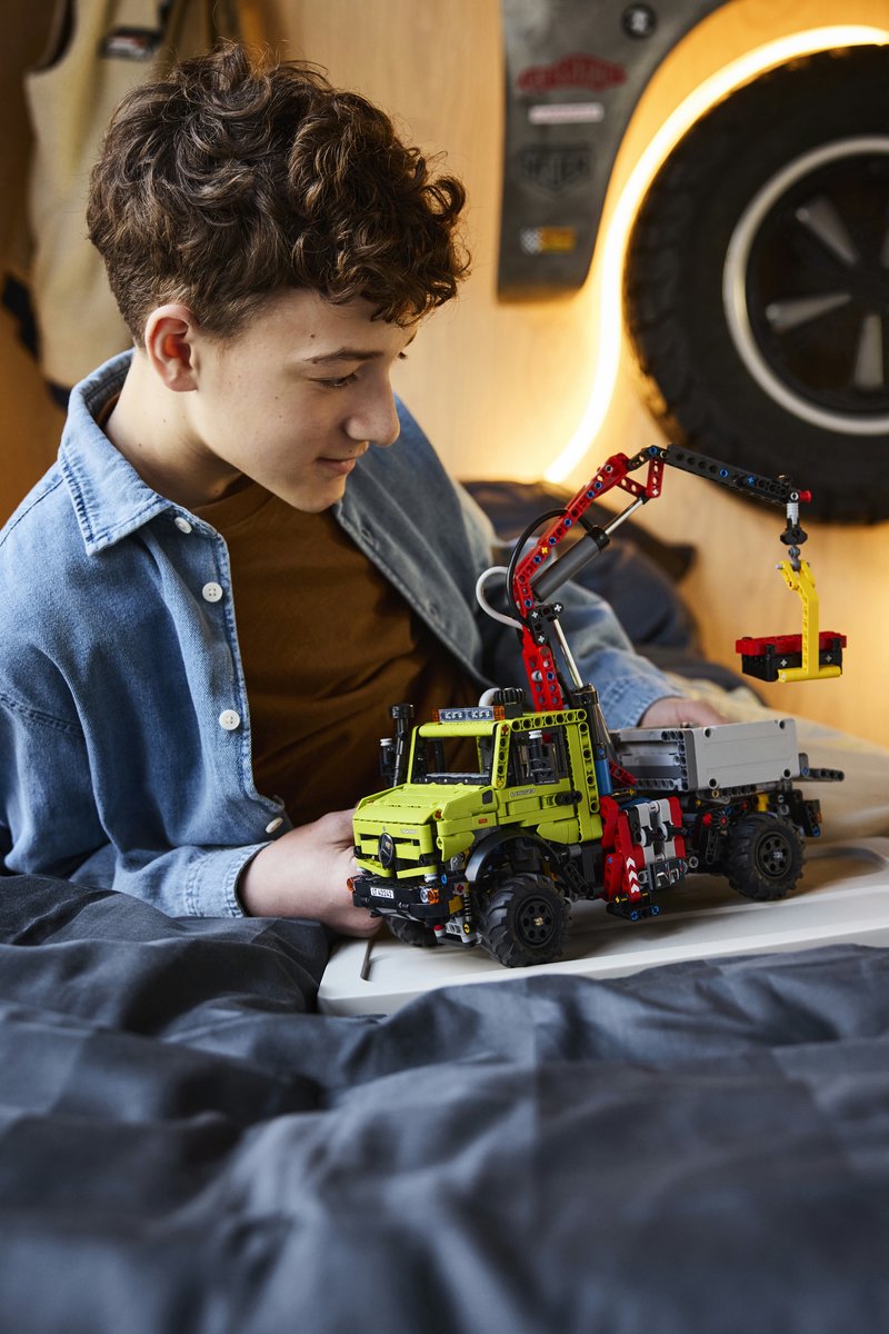 LEGO Technic Mercedes-Benz Unimog U 5023 met Kraan Speelgoed Vrachtwagen Bouwpakket voor Kinderen – foto 3