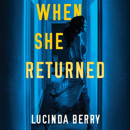 Titel "When She Returned" met Lucinda Berry. Een vrouw in een jurk loopt door een gang.