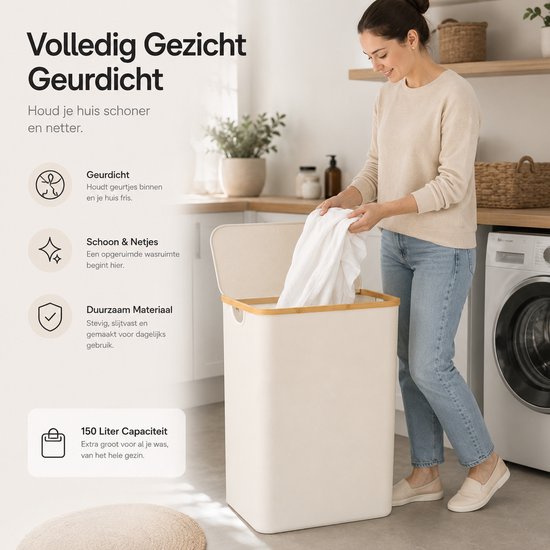Beige wasmand met bamboe deksel, 160 liter. Een vrouw plaatst kleding in de mand. Geur- en vochtdicht.