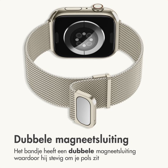Goudkleurige Apple Watch met een Milanese bandje met dubbele magneetsluiting. "Dubbele magneetsluiting" staat er met de tekst "Het bandje heeft een dubbele magneetsluiting waardoor hij stevig om je pols zit".