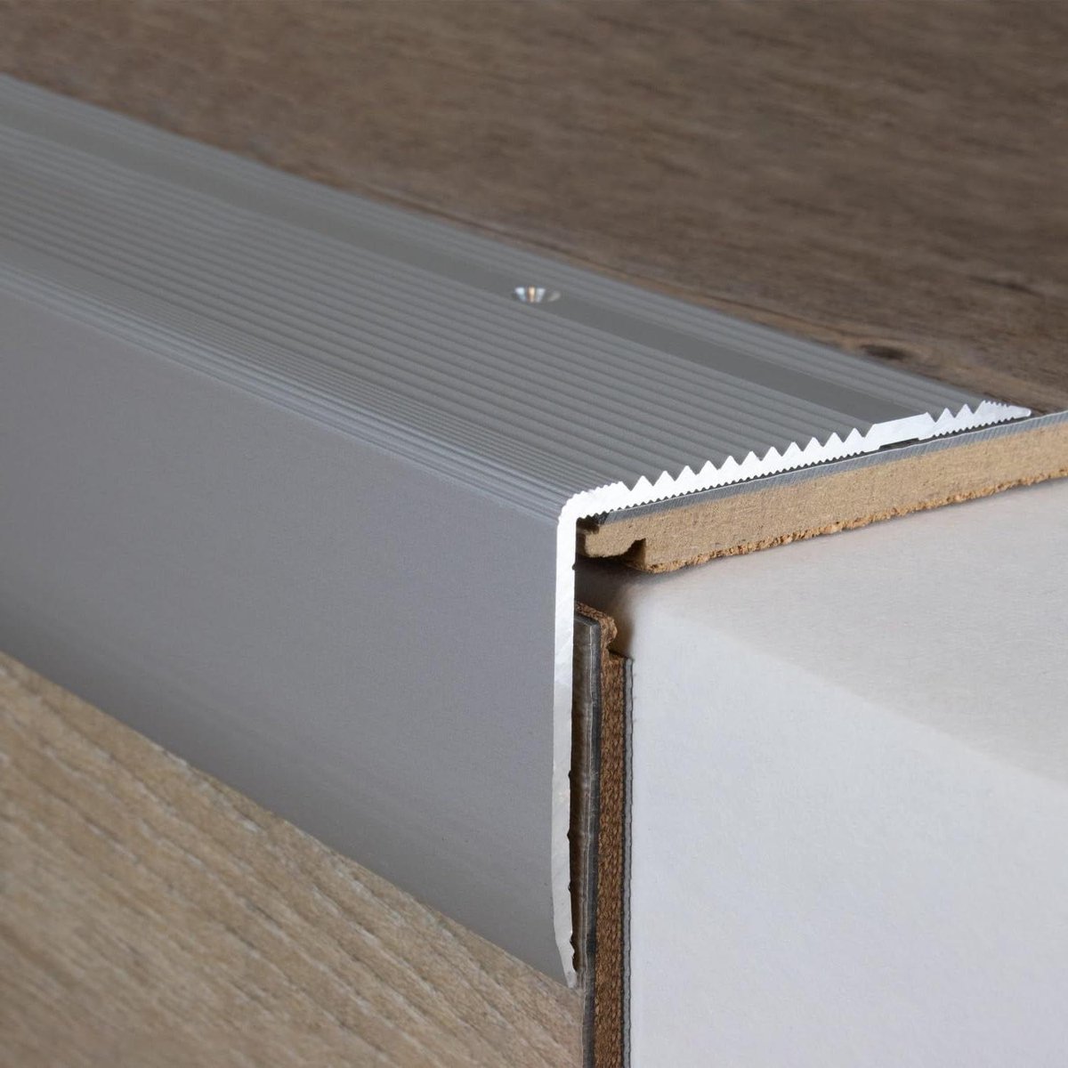 Traprandprofiel Aluminium - Trapneus profiel - Trap afwerking - Bescherming tegen slijtage - 1000 mm lengte - Zilver