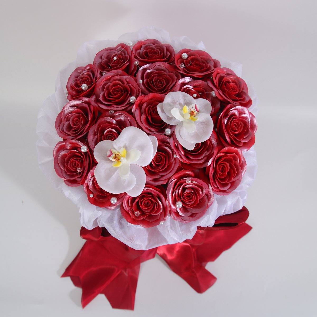 Kunstbloemen Boeket met Geur – Rode Kunstrozen & Witte Orchideeën – Luxe Nepbloemen Arrangement – Zijdebloemen Decoratie – Valentijn Cadeau – La Roselle Amsterdam