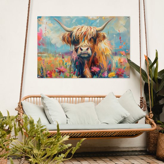 Tuinposter 120x80 cm - Tuindecoratie Schotse hooglander - Natuur - Kleurrijk - Bloemen - Poster voor in de tuin - Buiten decoratie - Schutting tuinschilderij - Tuindoek muurdecoratie - Wanddecoratie balkondoek