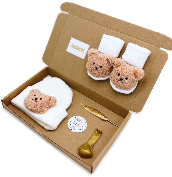 Kraamcadeau Brievenbuspakket Witte muts + sok - cadeau babyshower, cadeau zwangerschap felicitatie, geboortecadeau, babymuts en babysokjes - kraamcadeau rechtstreeks versturen mogelijk — afbeelding 2