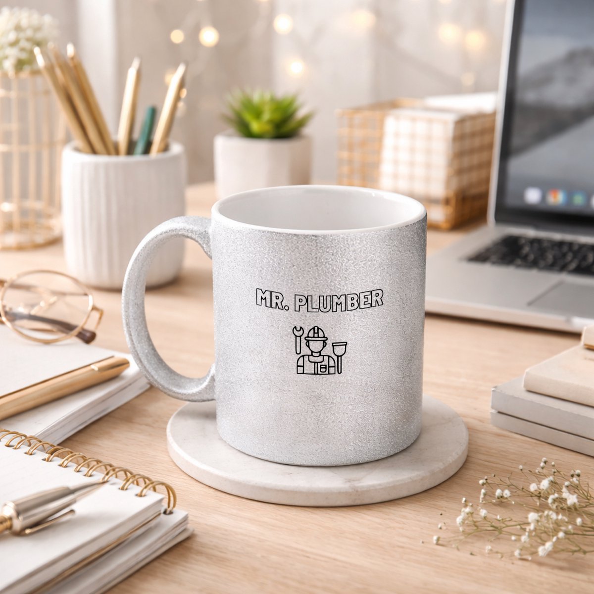 Hacebo® - Loodgieter MR. plumber koffiebeker glitter zilver - Loodgieter - Familie vrienden collega - thee mok - koffie beker - Cadeau - koffiemok - 350 ML inhoud