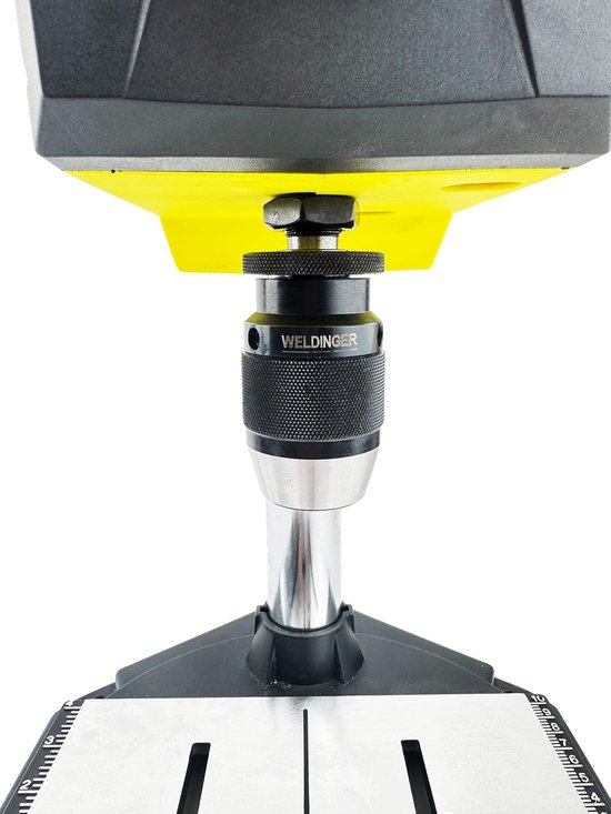 Boorhouder met "WELDINGER" logo op een gele en metalen boormachine.