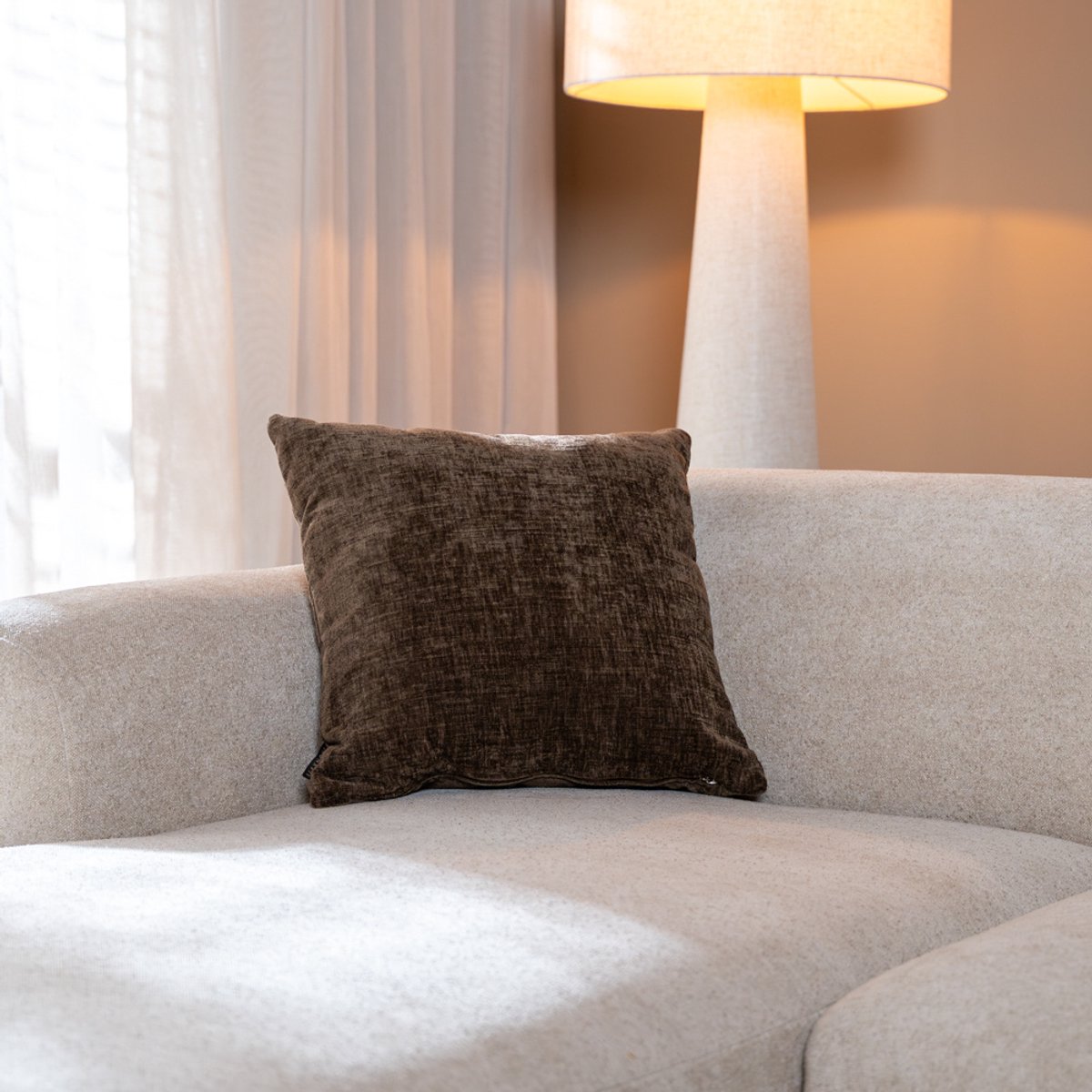 Bronx71 Sierkussen Evi chenille mocha 45 x 45 Bruin