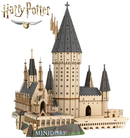 Gedetailleerd houten 3D puzzelmodel van de Hogwarts Great Hall uit Harry Potter, met torens en details.