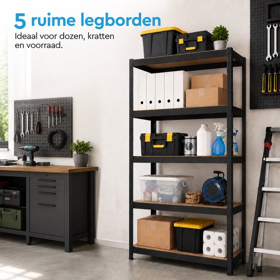 Zwarte stellingkast met ordners, dozen, bakken, toiletpapier en planten.
