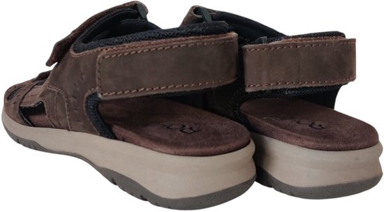 Bruine nubuck sandalen met klittenbandsluiting en een taupekleurige zool.