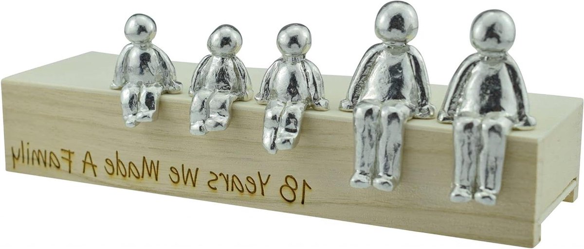 Familieornament - Herinneringsdecoratie - 18e verjaardag vieren - Personalisatie mogelijk - 58 cm hoog - Metaal