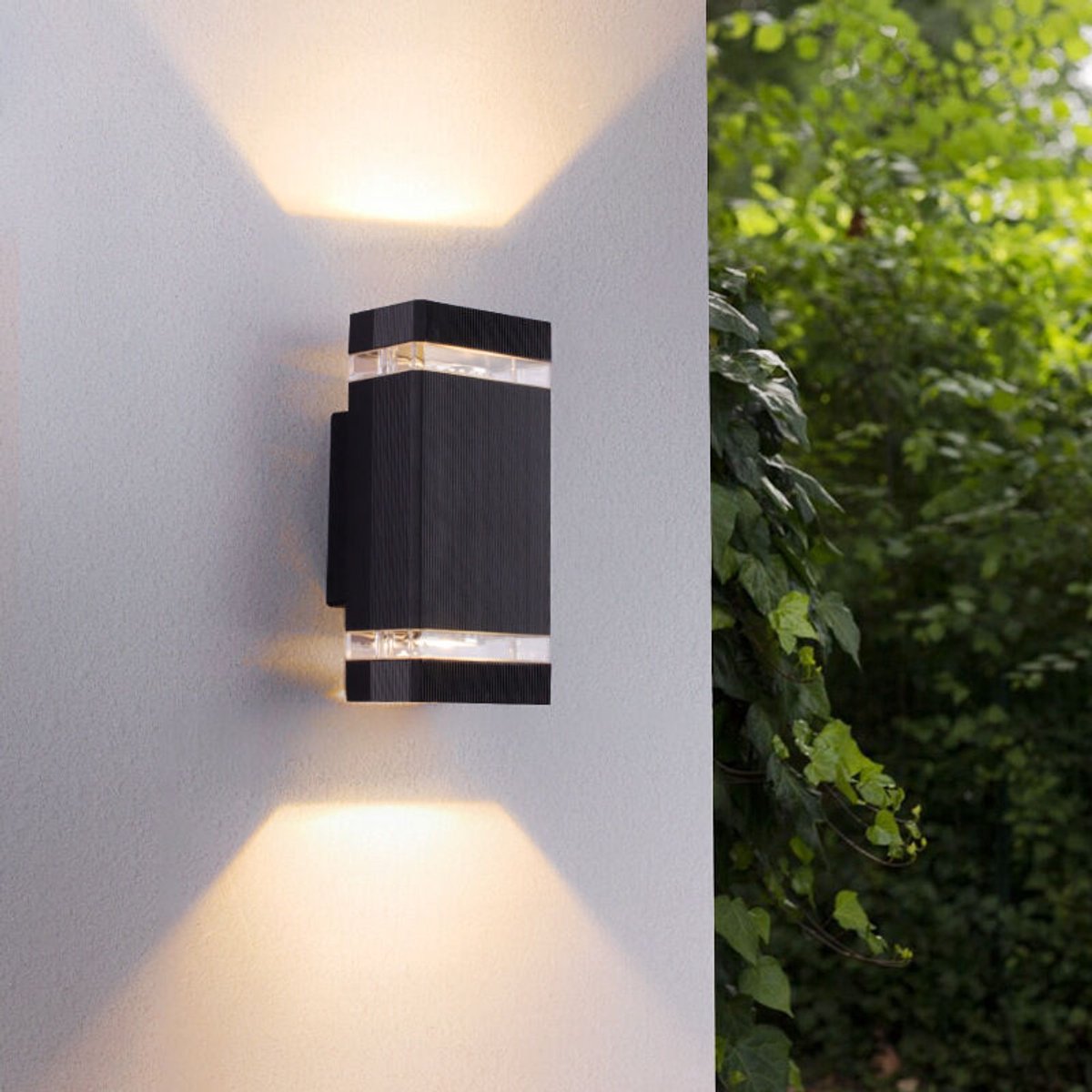 Zandkleurige, zwarte, waterdichte buitenwandlamp – gemaakt van duurzaam mat aluminium – 3000K kleurtemperatuur – geschikt voor verlichting in huis en op de veranda.