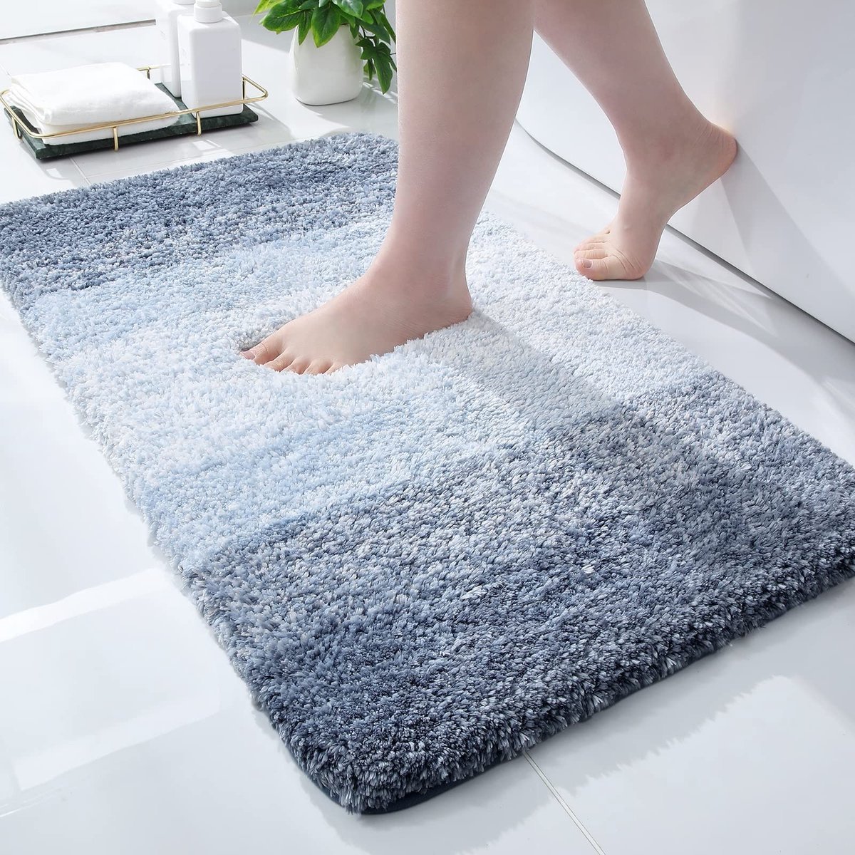 Dailygoods- Badmat Antislip - Zacht Microvezel - Hoogpolig 40 x 60 cm - Super Absorberend - Wasbaar - Comfortabel en Dik - Badkamerkleed