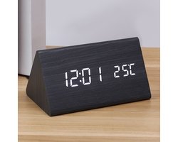 Driehoekig, donker houtkleurig. Digitale wekker met duidelijke led-cijfers en temperatuurweergave.