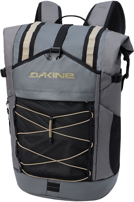 Grijze Dakine rugzak met beige en zwarte banden. Goudkleurig logo. Zwarte mesh vak met koord aan de voorkant.