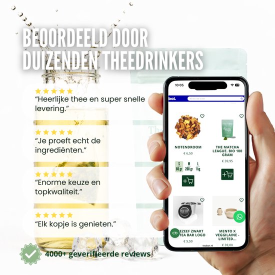 Telefoon die de "TEA BAR" website toont met thee reviews en producten.
