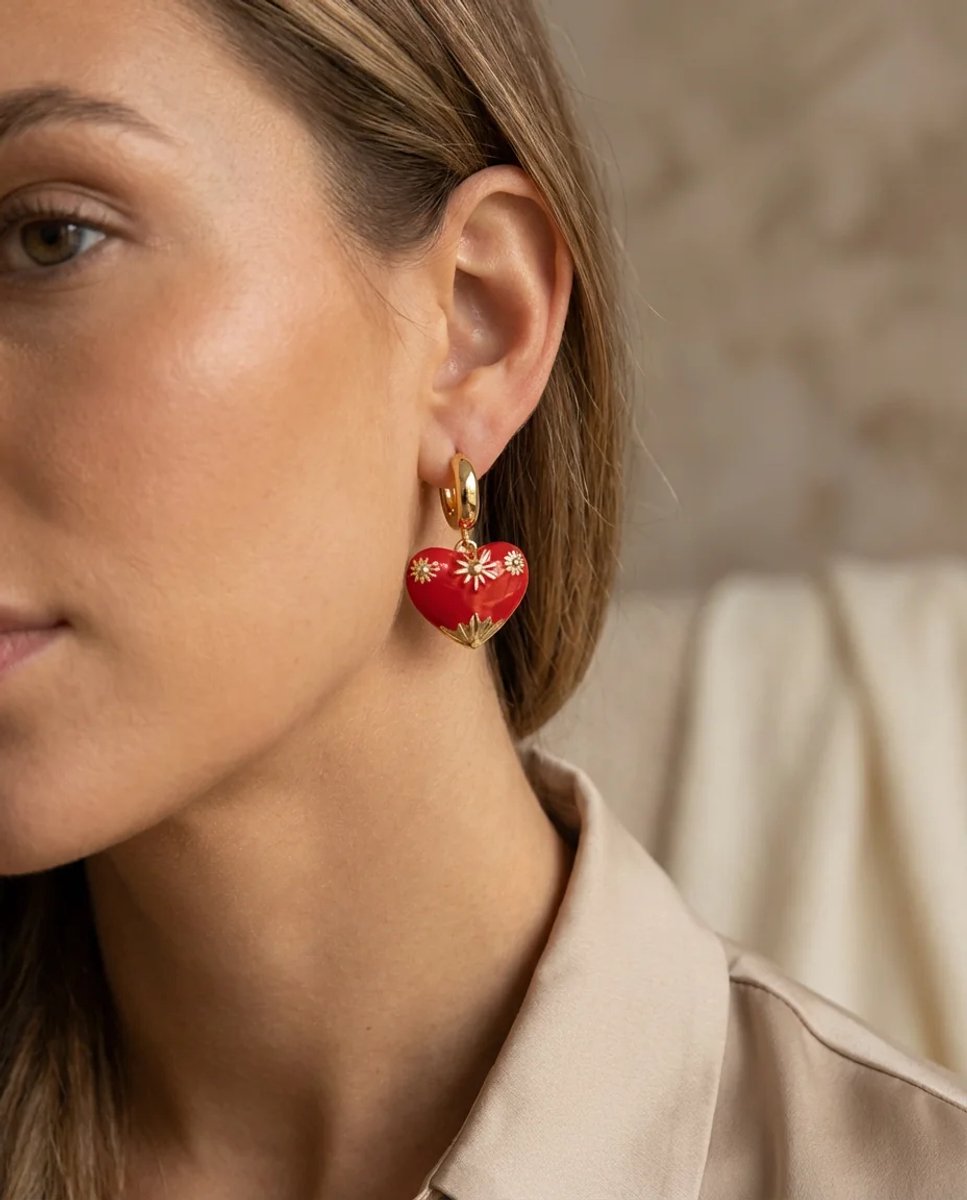 Dorvina Dames Oorbellen Goud Detail Rood Emaill Hart Model Oorbellen Vintage Dames Oorbellen