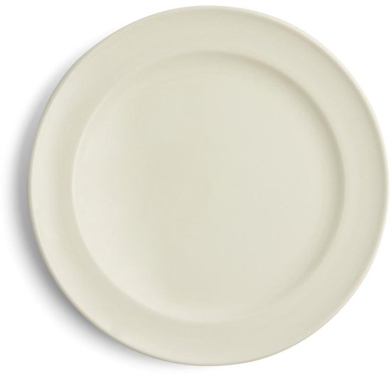 Une assiette ronde de couleur crème avec un bord surélevé.