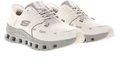 Een paar naturel mesh Skechers Glide-Step instappers met grijs accent en Skechers logo op de zijkant.