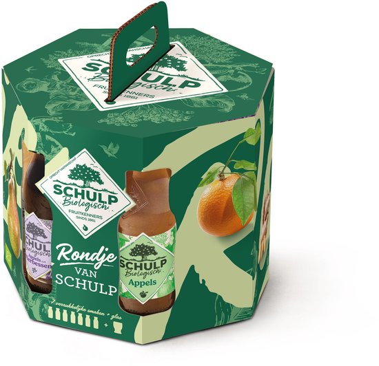 Groene zeshoekige verpakking 'Rondje van Schulp Biologisch' met afbeeldingen van sinaasappels en pruimen.