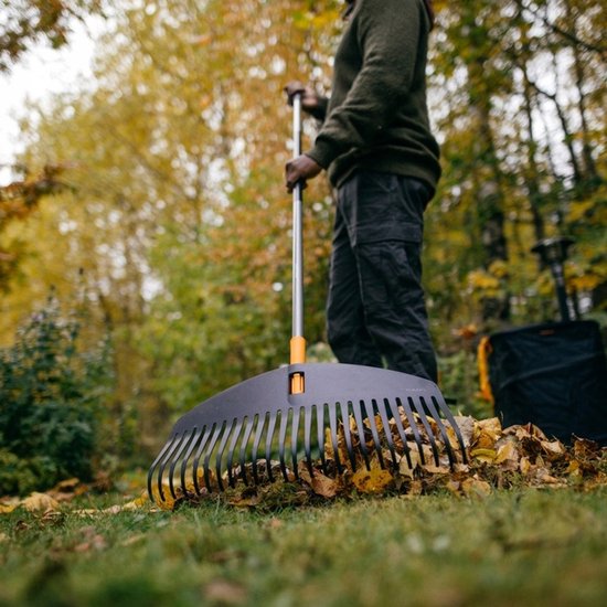Fiskars Ergonomische Bladhark - Aluminium staal, 51 cm breed van Fiskars — afbeelding 3