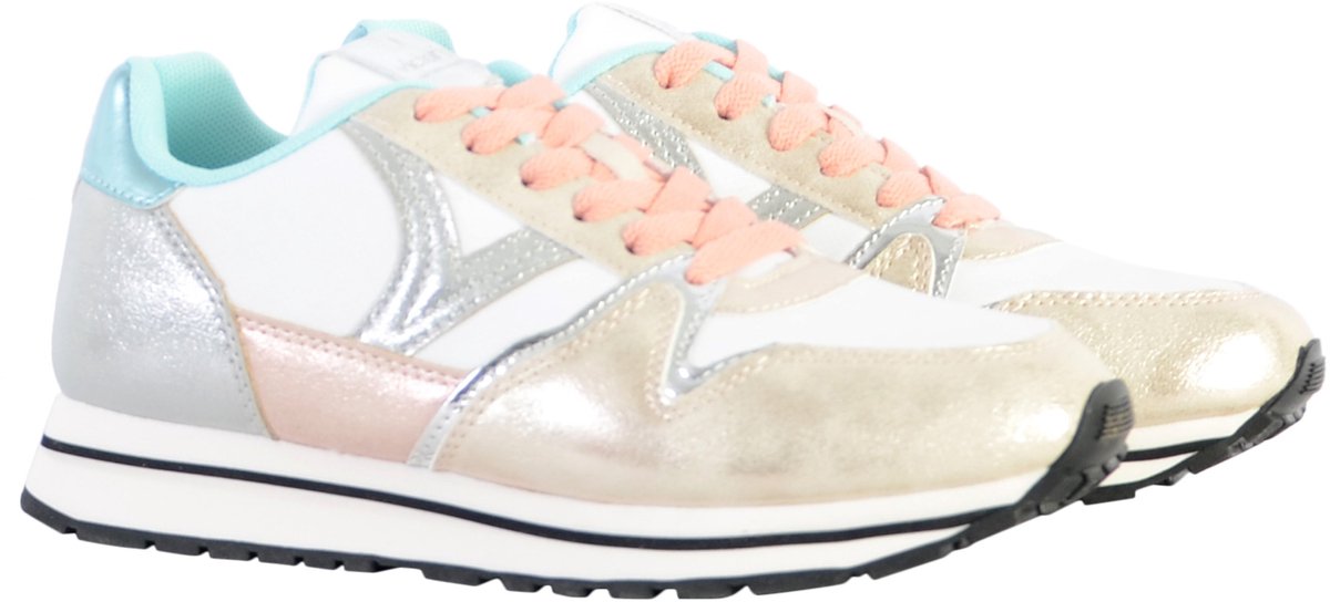 Sneakers met veters