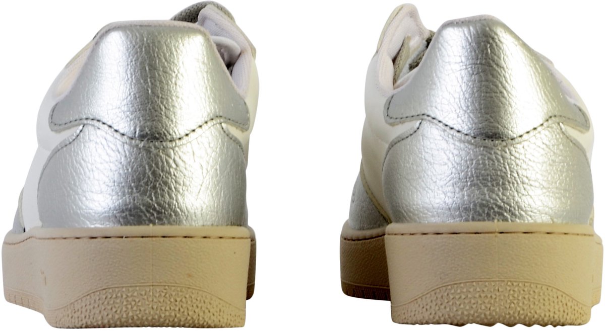 Sneakers met veters